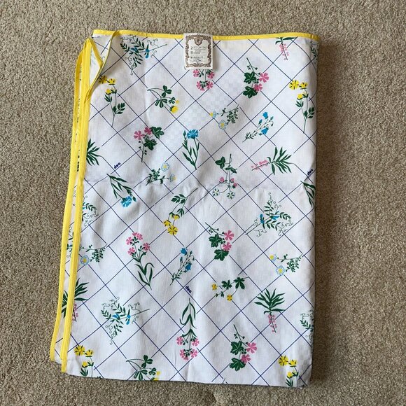 Vtg 50s White Yellow Summer Floral Bright Colorful Tablecloth Rectangle 88x66 - Picture 1 of 6